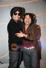 Mika Singh, Kailash Kher at Mtv Desi Beats on location in Madh on 27th Aug 2009 (4).JPG